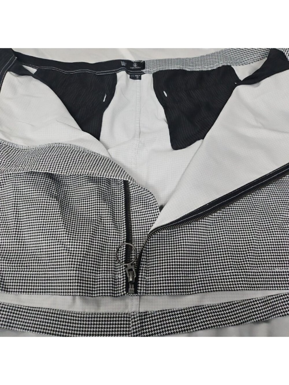Volcom Womens Plus Size 18W Houndstooth Mini Skirt NWT Front Zip Black Academia - Picture 9 of 14